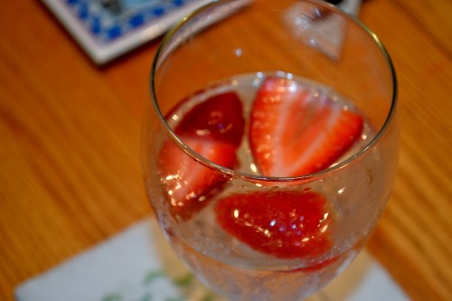I made this with calorie free soda water and 7-UP (only 1/4 cup) and added strawberries to the top. Let sit five to 10 minutes to let the fizzyness of the water extract the strawberry flavor. Not quite as good as Southern ice tea, but close. ;)